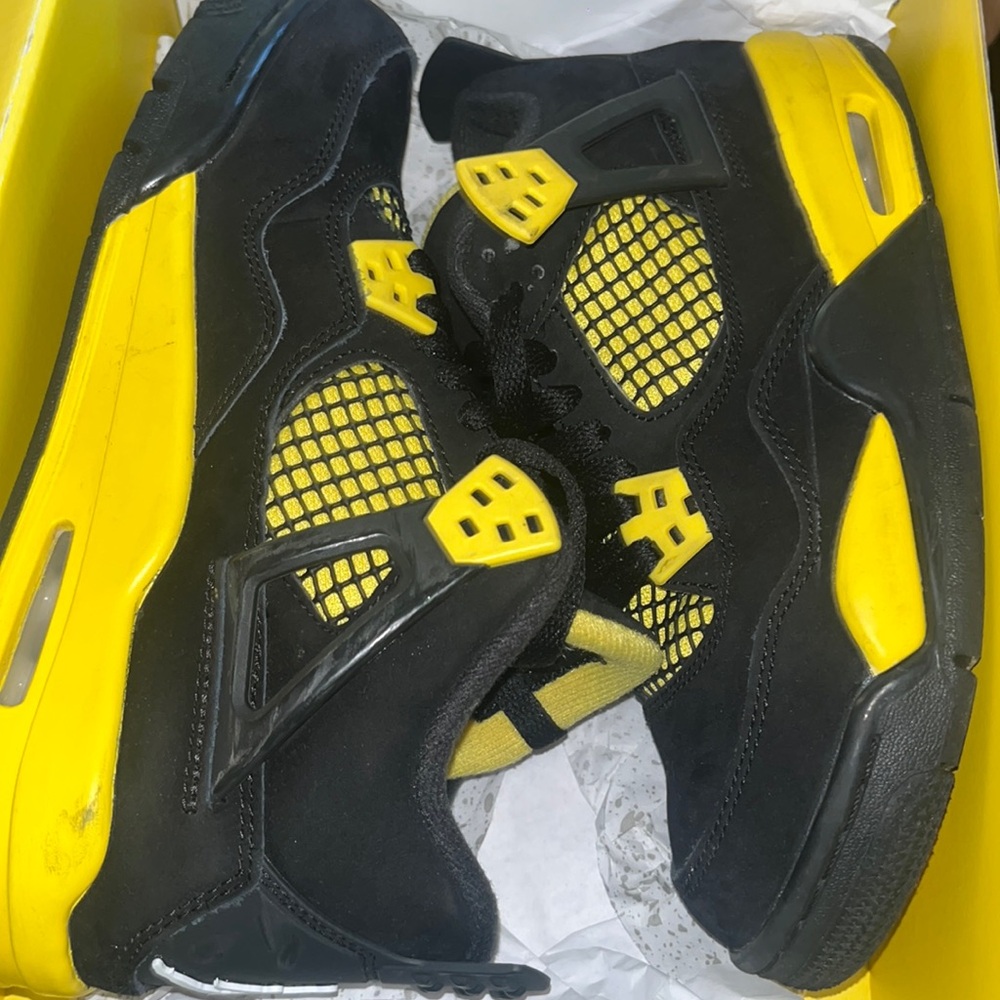 jordan Retro 4 Size 4y